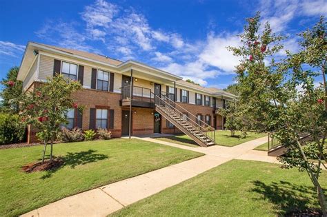 601 mcqueen village rd prattville al 36066  The property offers 1, 2 & 3 bedroom apartments & townhomes ranging in size from 725